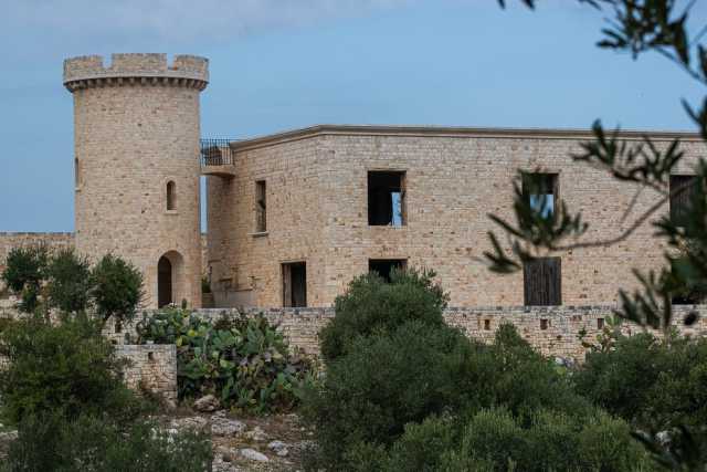 La "fortezza de Bellis": nelle campagne pugliesi c'� una copia del castello di Conversano